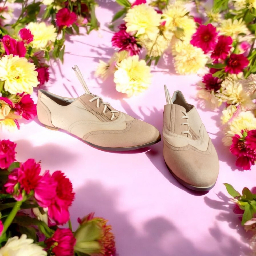 Cream Leather Flats with Lace-Up Design